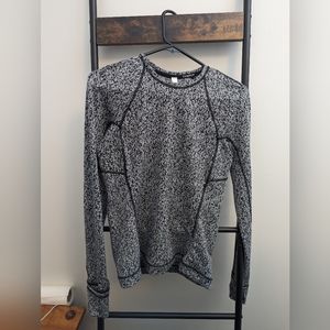 Size 6 Lululemon long sleeved shirt